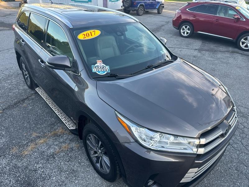 Toyota Highlander XLE AWD V6 2017