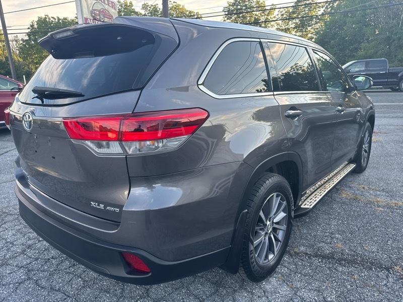 Toyota Highlander XLE AWD V6 2017