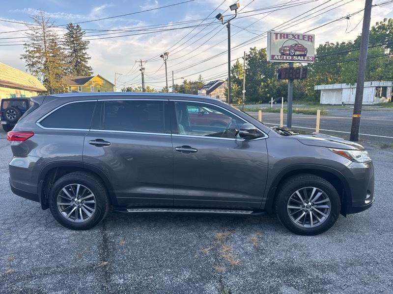 Toyota Highlander XLE AWD V6 2017