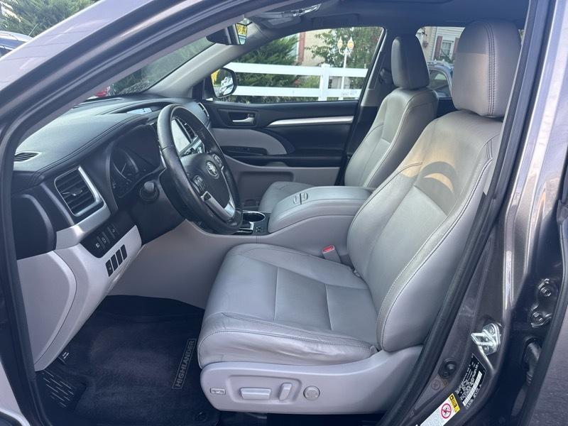 Toyota Highlander XLE AWD V6 2017
