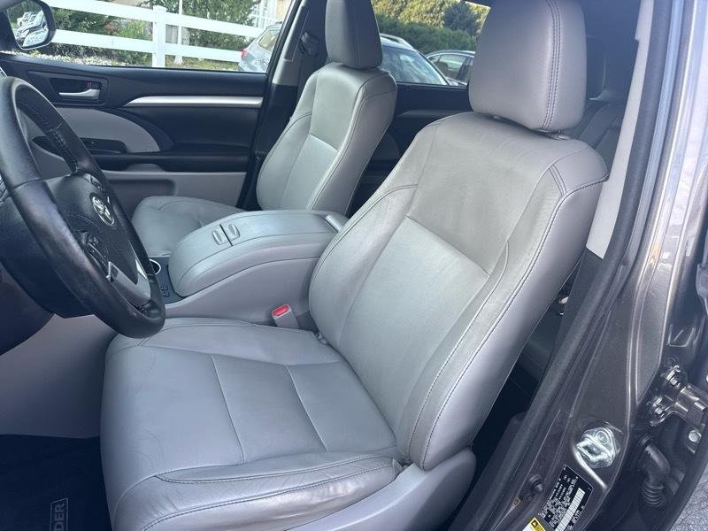 Toyota Highlander XLE AWD V6 2017