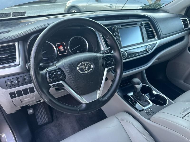 Toyota Highlander XLE AWD V6 2017