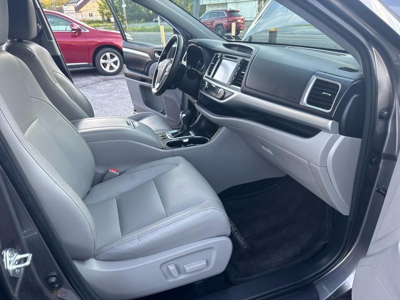 Toyota Highlander XLE AWD V6 2017