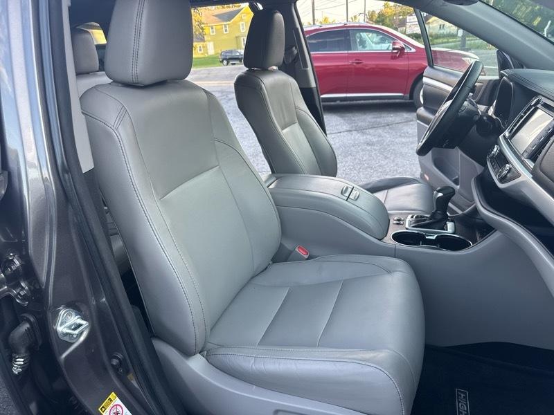 Toyota Highlander XLE AWD V6 2017