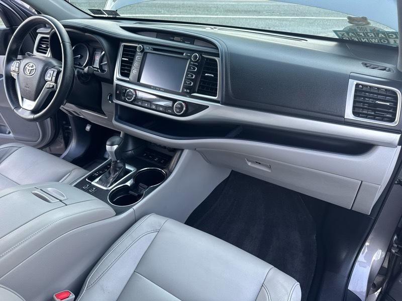 Toyota Highlander XLE AWD V6 2017