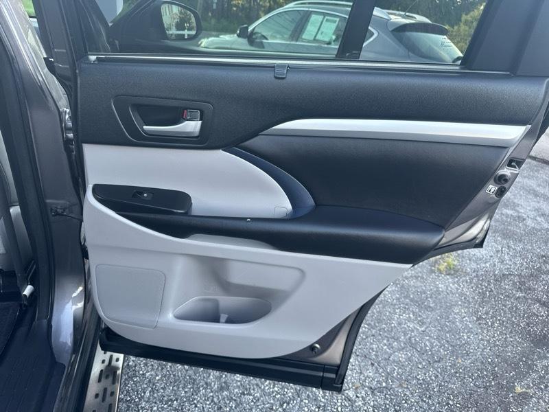 Toyota Highlander XLE AWD V6 2017