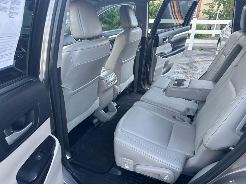 Toyota Highlander XLE AWD V6 2017