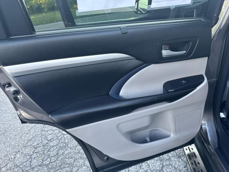 Toyota Highlander XLE AWD V6 2017