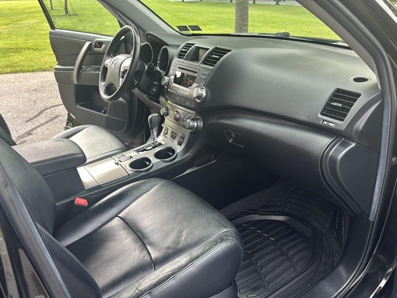 Toyota Highlander XLE AWD V6 2012