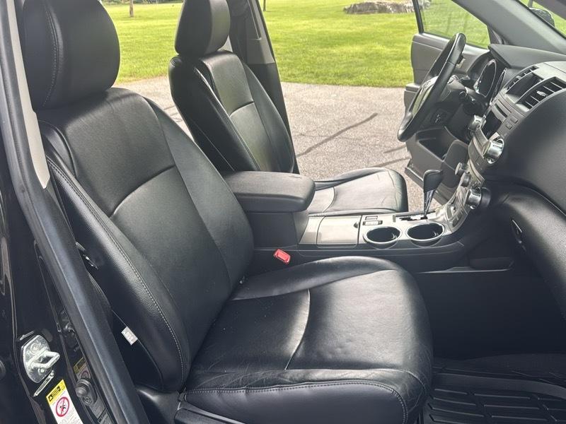 Toyota Highlander XLE AWD V6 2012