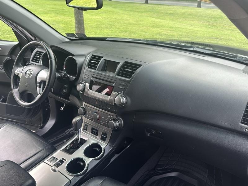 Toyota Highlander XLE AWD V6 2012