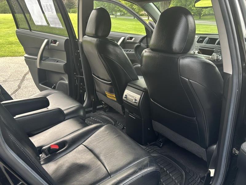 Toyota Highlander XLE AWD V6 2012