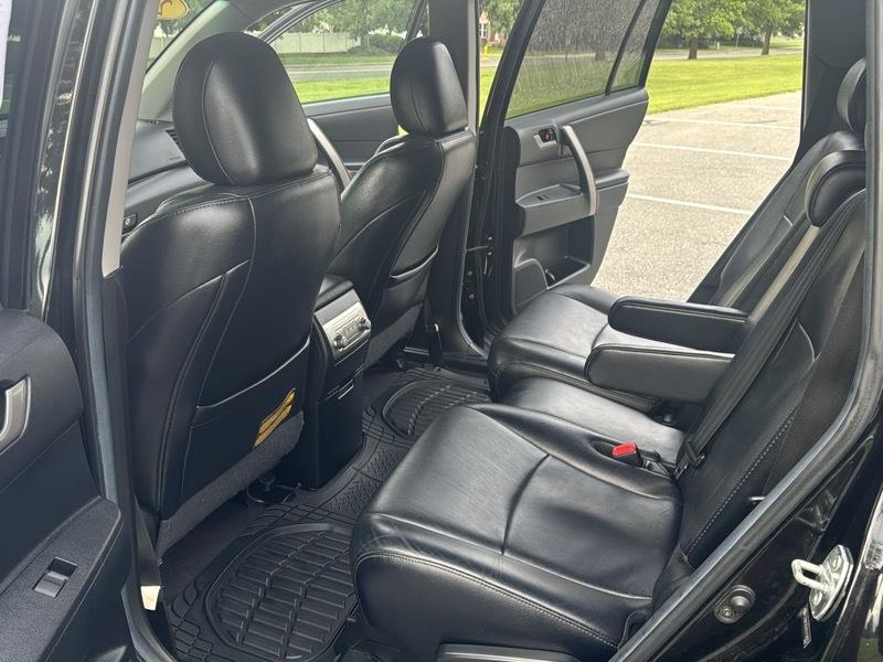 Toyota Highlander XLE AWD V6 2012