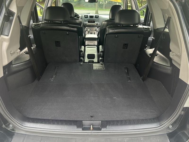 Toyota Highlander XLE AWD V6 2012