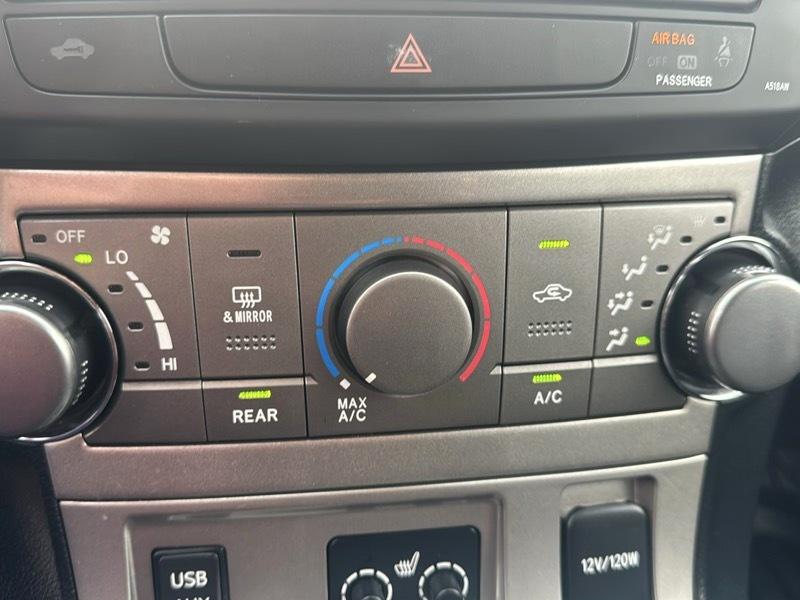 Toyota Highlander XLE AWD V6 2012