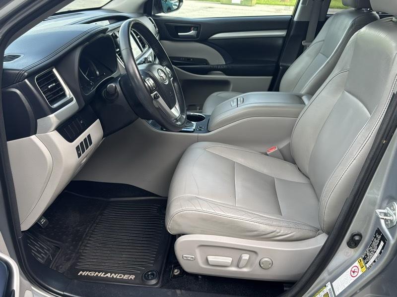 Toyota Highlander XLE AWD V6 2014