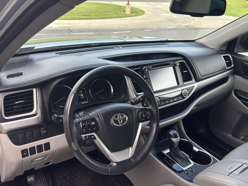 Toyota Highlander XLE AWD V6 2014