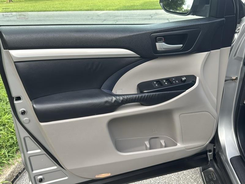 Toyota Highlander XLE AWD V6 2014