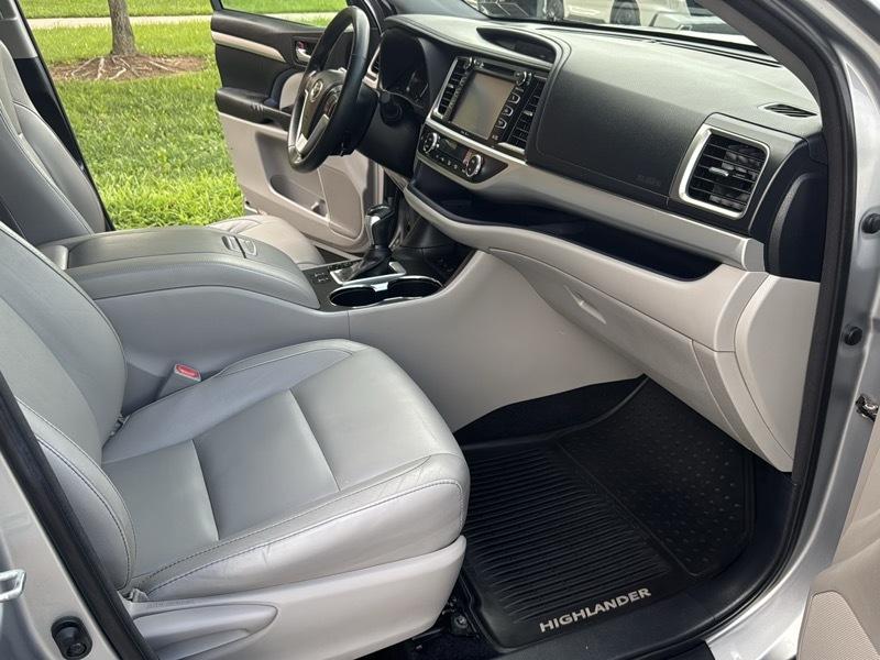 Toyota Highlander XLE AWD V6 2014