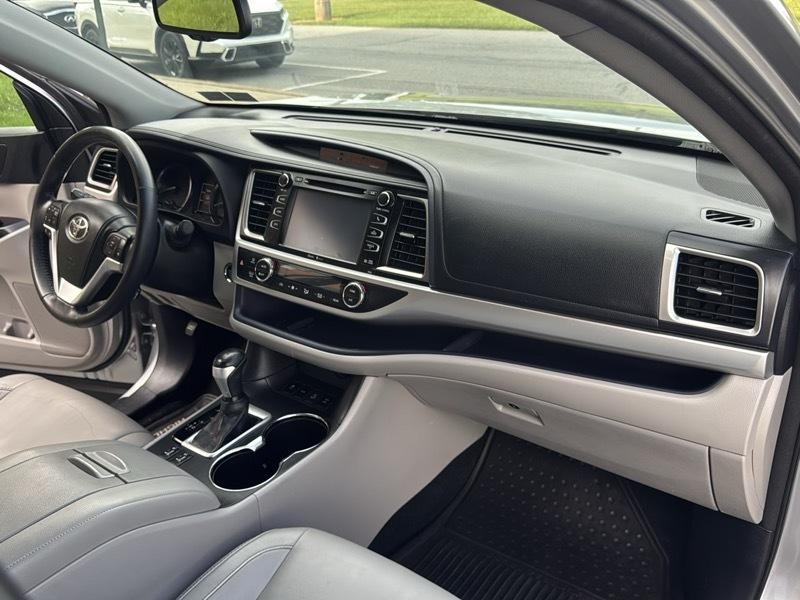 Toyota Highlander XLE AWD V6 2014
