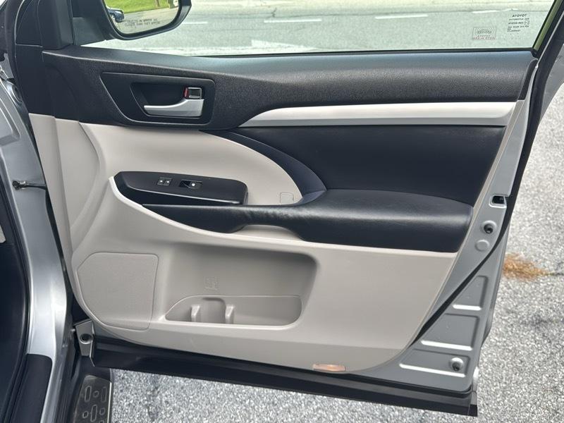 Toyota Highlander XLE AWD V6 2014