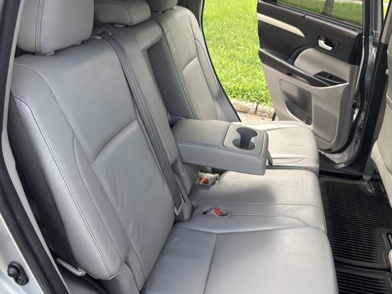 Toyota Highlander XLE AWD V6 2014