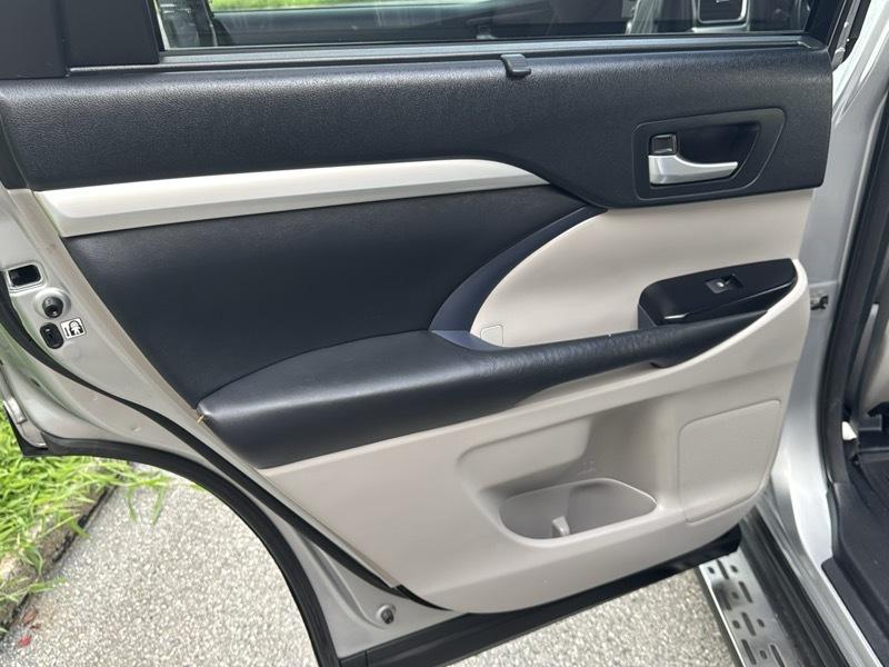 Toyota Highlander XLE AWD V6 2014