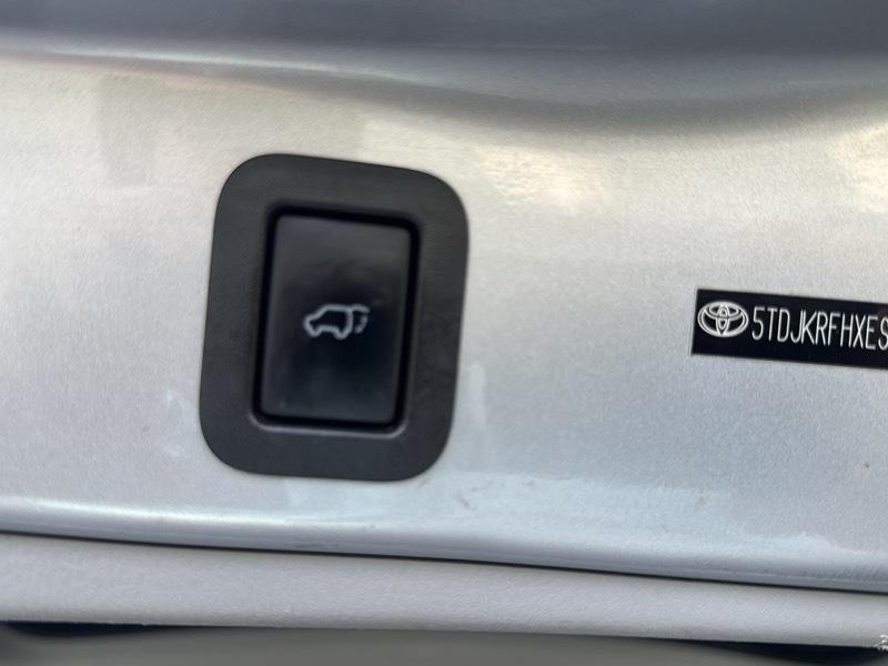 Toyota Highlander XLE AWD V6 2014