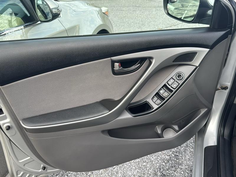 Hyundai Elantra 4dr Sdn Auto SE 2014