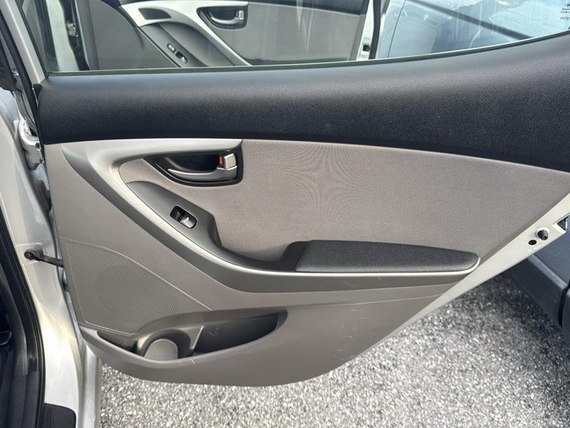 Hyundai Elantra 4dr Sdn Auto SE 2014