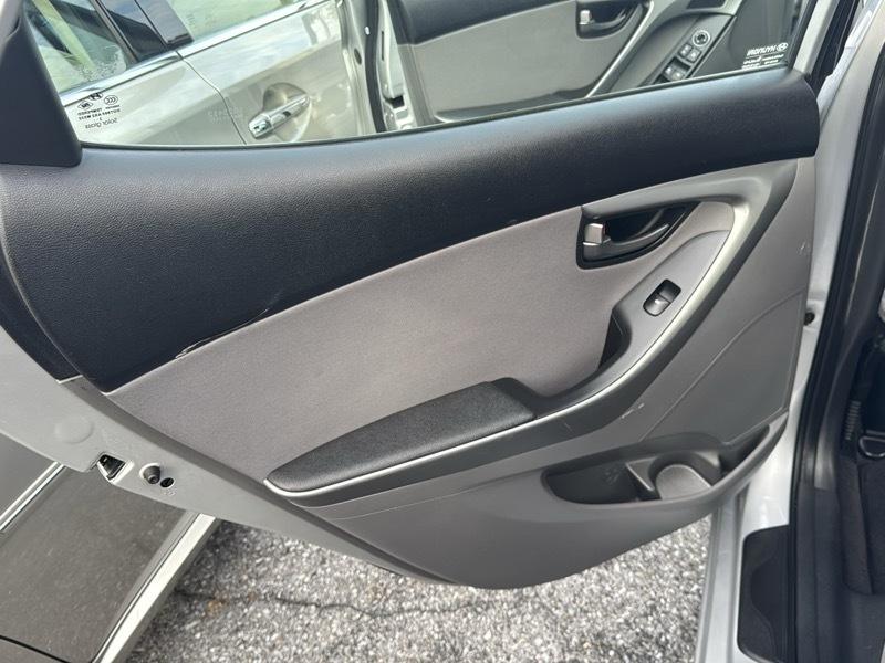 Hyundai Elantra 4dr Sdn Auto SE 2014