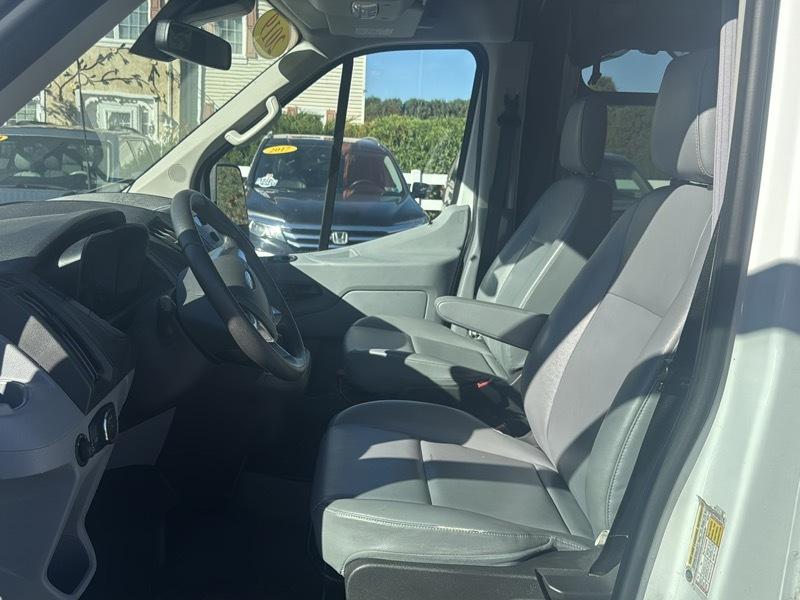 Ford Transit 250 Van Med. Roof 148-in. WB 2019