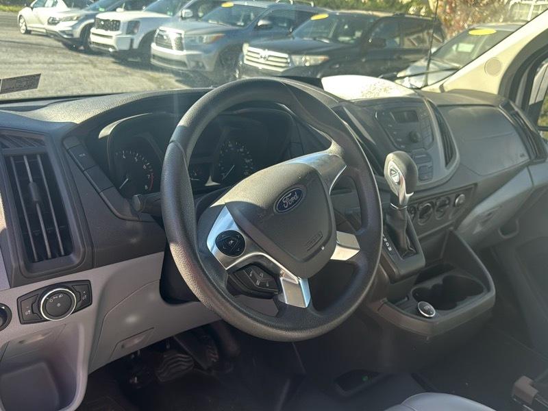 Ford Transit 250 Van Med. Roof 148-in. WB 2019