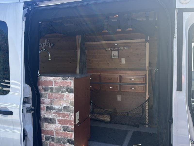Ford Transit 250 Van Med. Roof 148-in. WB 2019