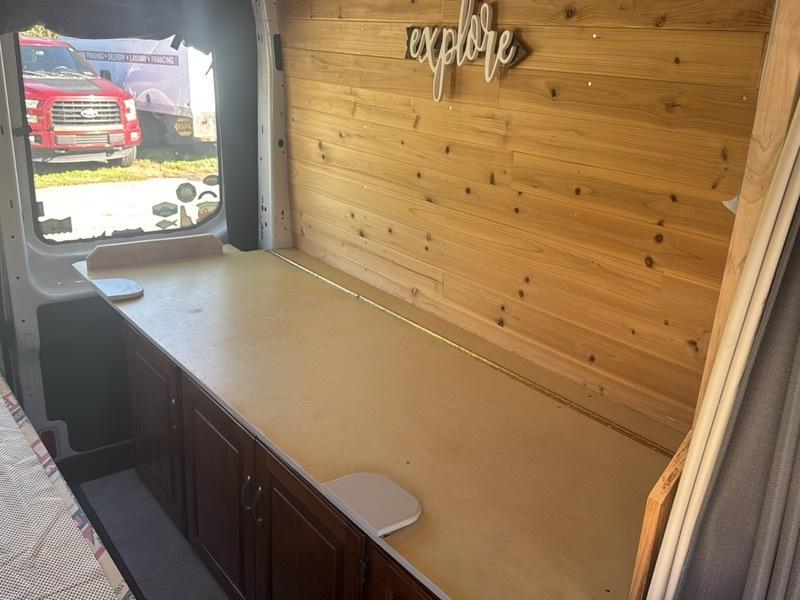 Ford Transit 250 Van Med. Roof 148-in. WB 2019