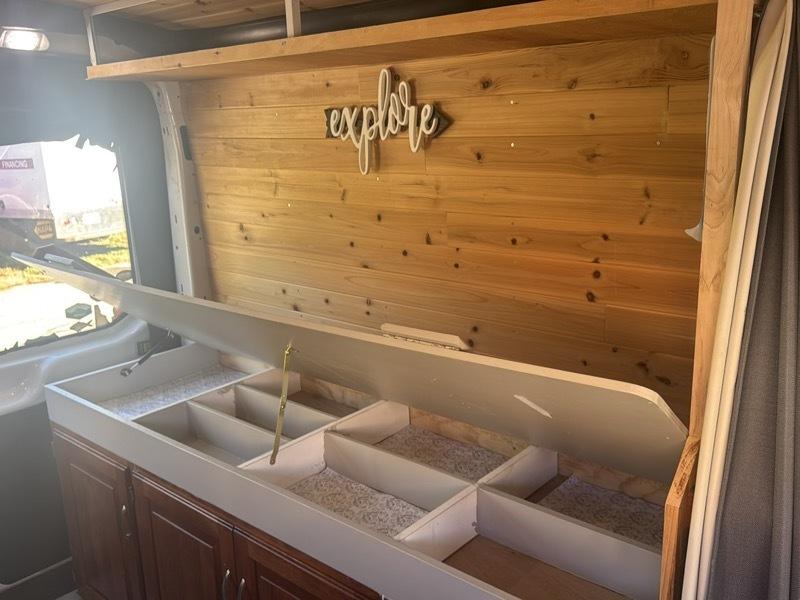 Ford Transit 250 Van Med. Roof 148-in. WB 2019