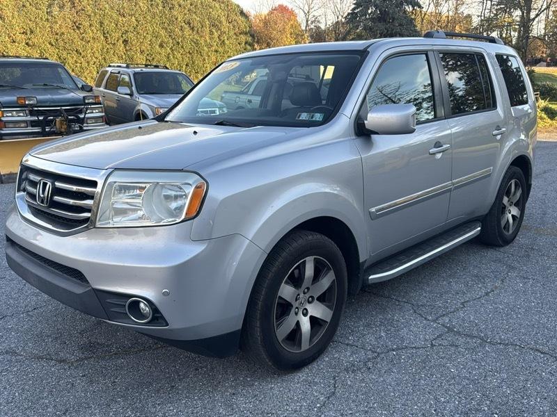 Honda Pilot Touring 4WD with DVD 2013