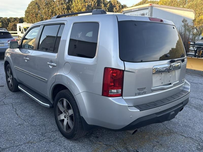Honda Pilot Touring 4WD with DVD 2013