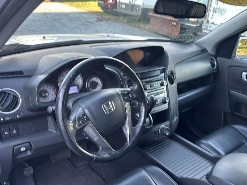 Honda Pilot Touring 4WD with DVD 2013