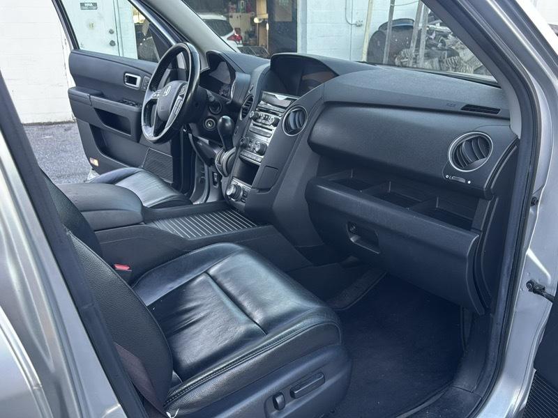 Honda Pilot Touring 4WD with DVD 2013
