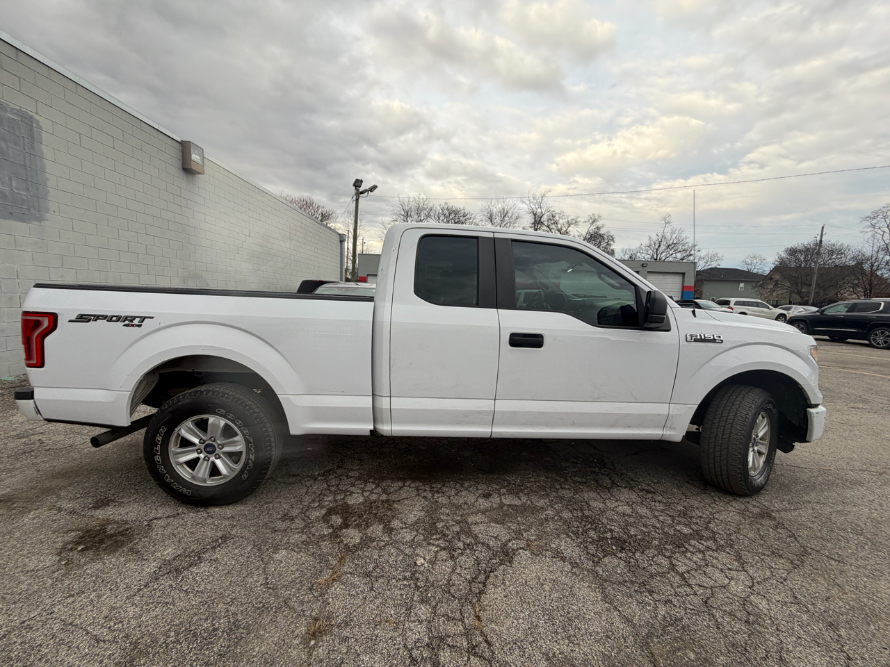 Ford F-150 XL SuperCab 8-ft. Bed 4WD 2015