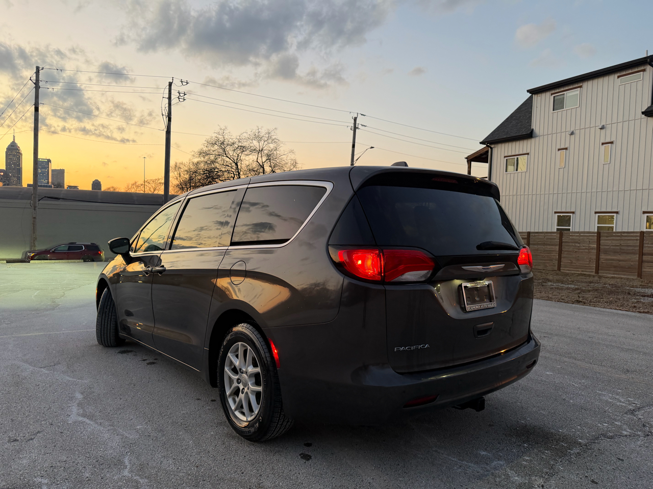 Chrysler Pacifica LX 2018