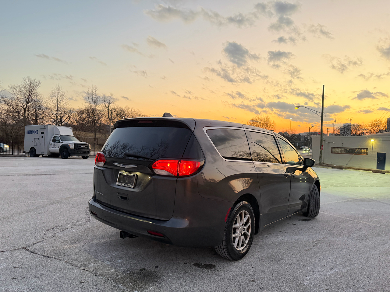 Chrysler Pacifica LX 2018