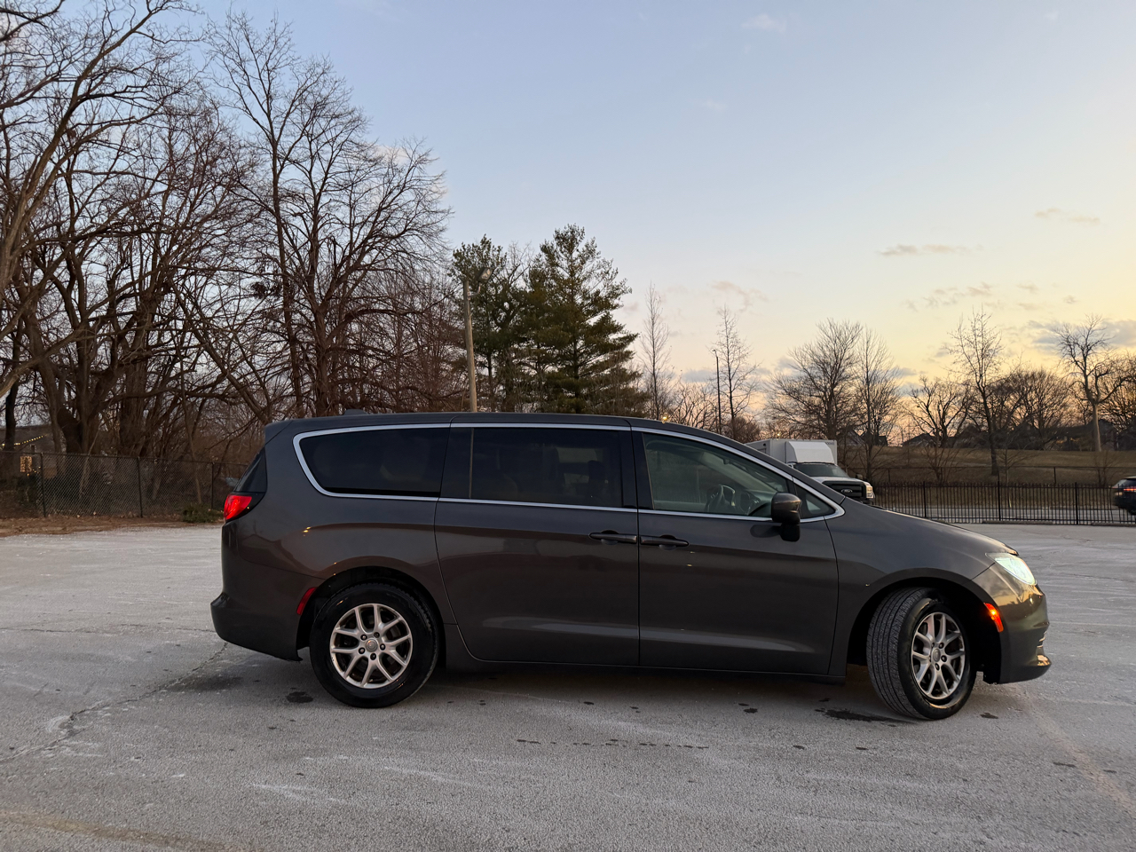 Chrysler Pacifica LX 2018