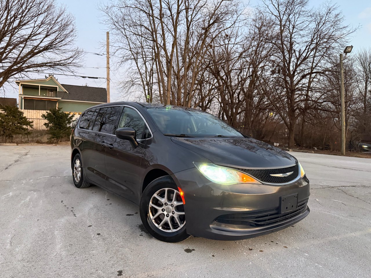 Chrysler Pacifica LX 2018