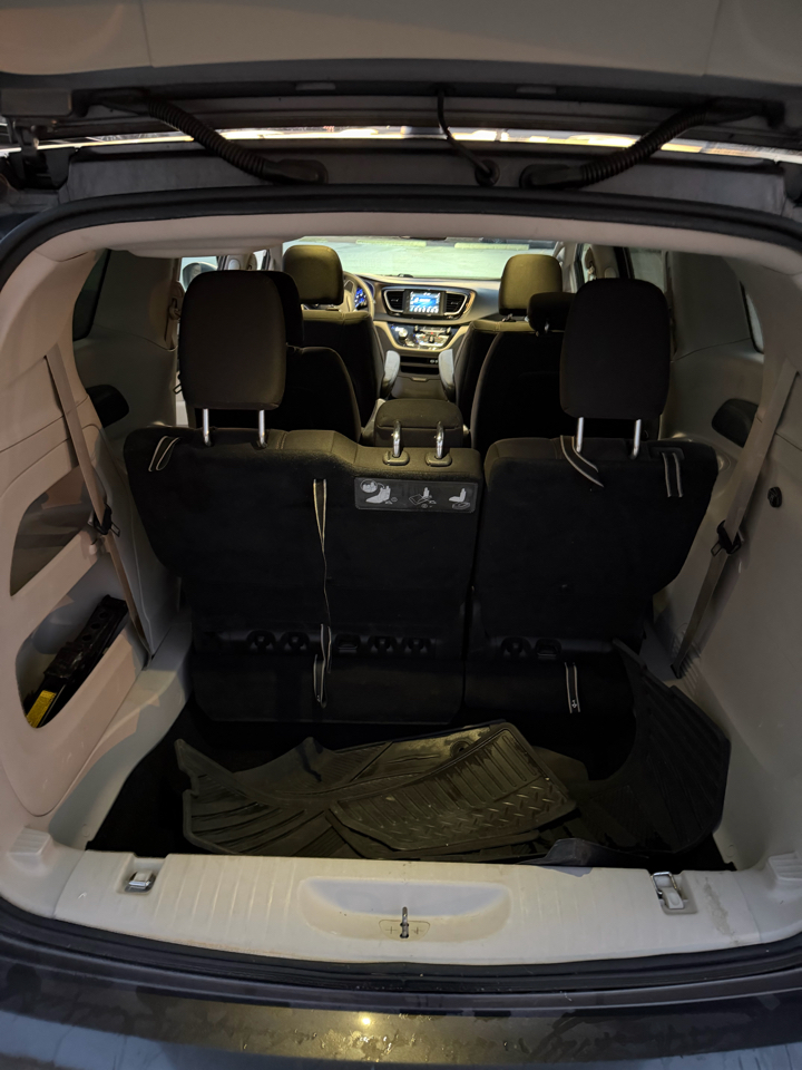 Chrysler Pacifica LX 2018