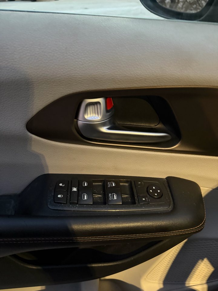 Chrysler Pacifica LX 2018