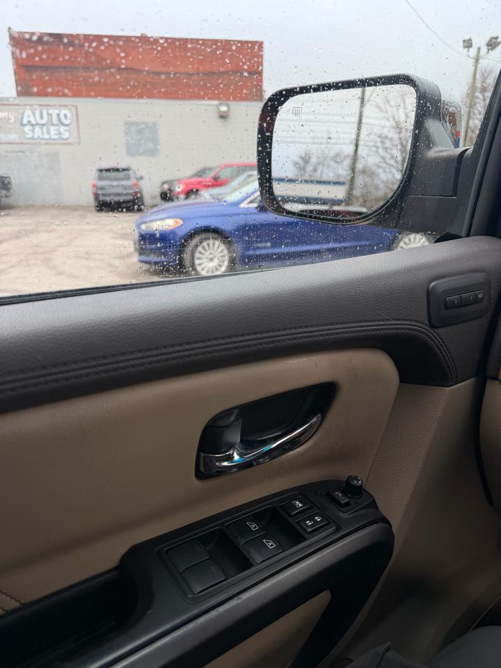 Nissan Armada Platinum 4WD 2015