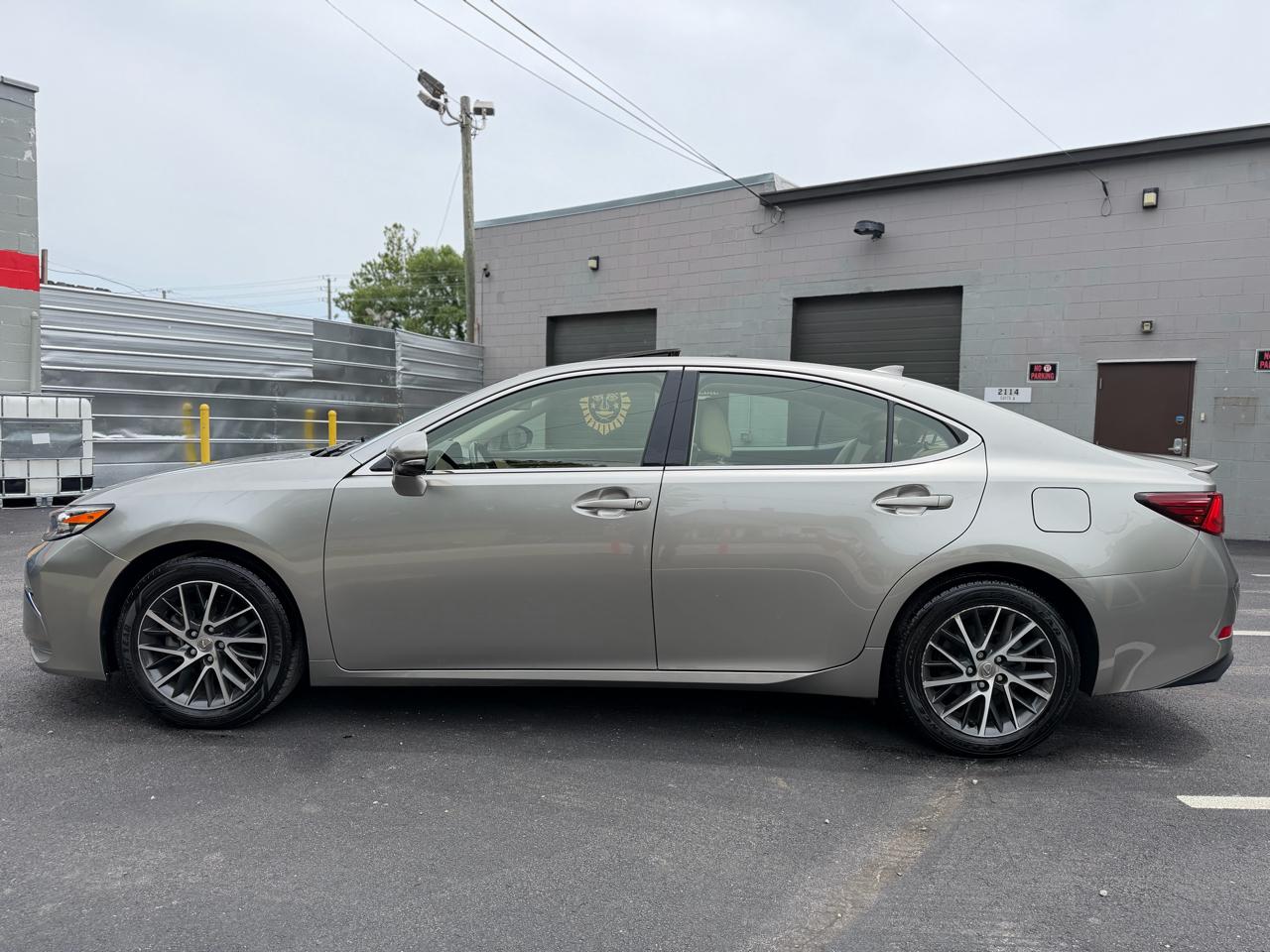 Lexus ES 350 Sedan 2016