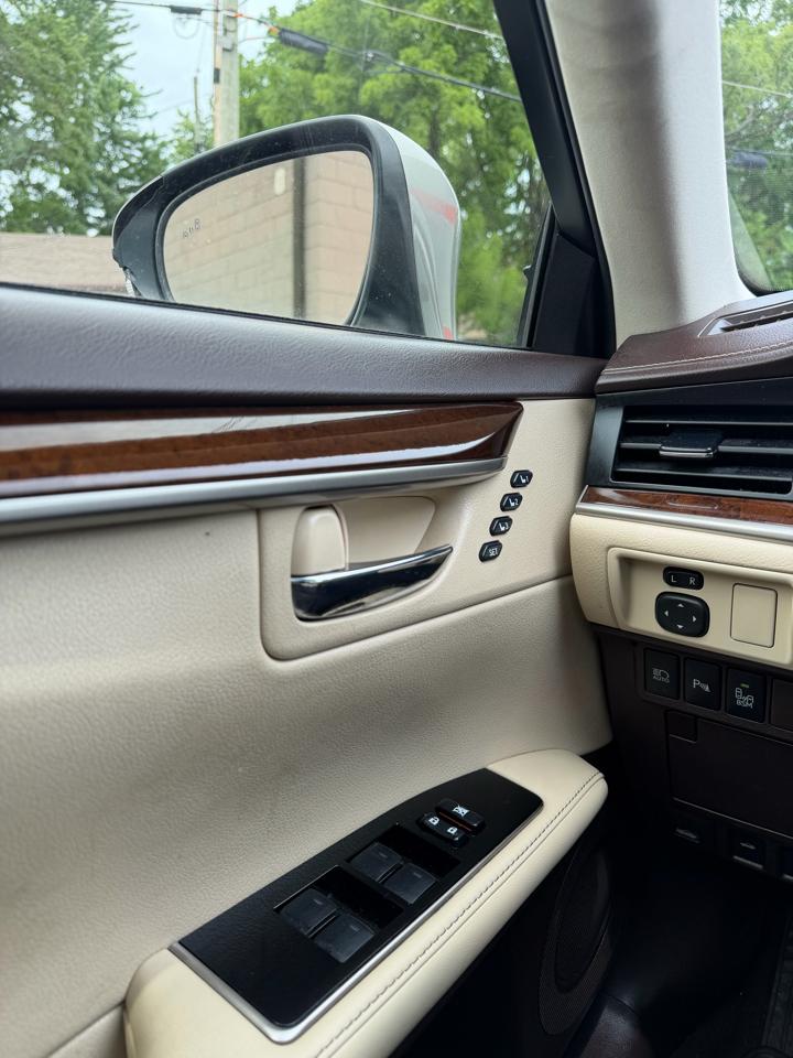 Lexus ES 350 Sedan 2016
